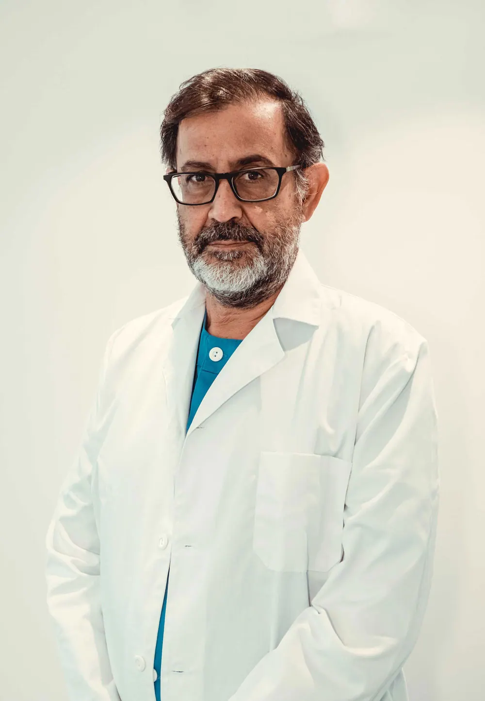 Dr. Carlos Romero García, implantes dentales y periodoncia en Madrid