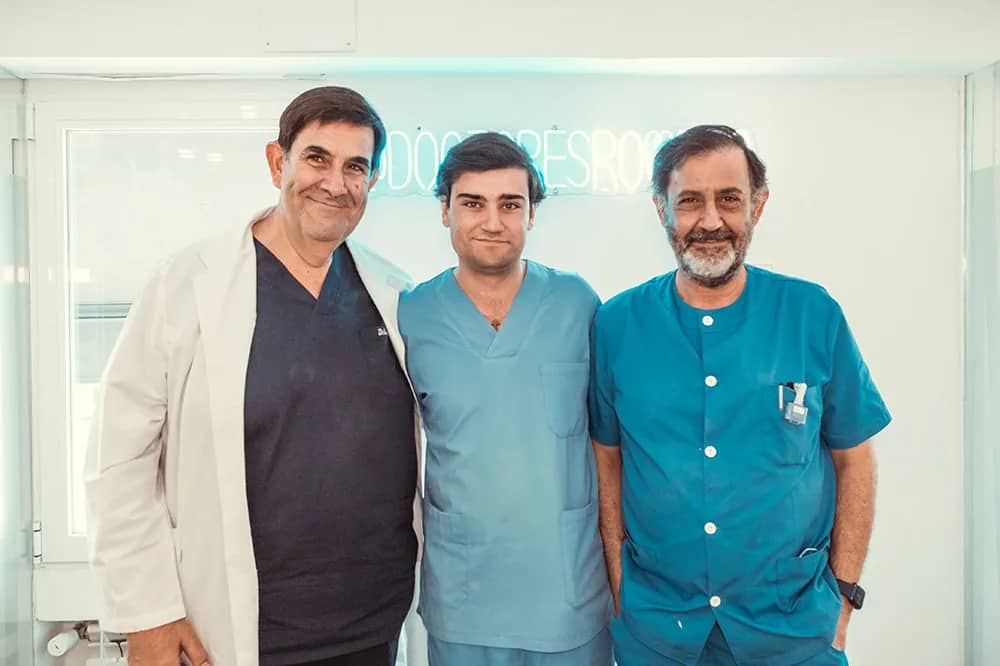 Paciente en entorno dental para elegir dentista en Carabanchel