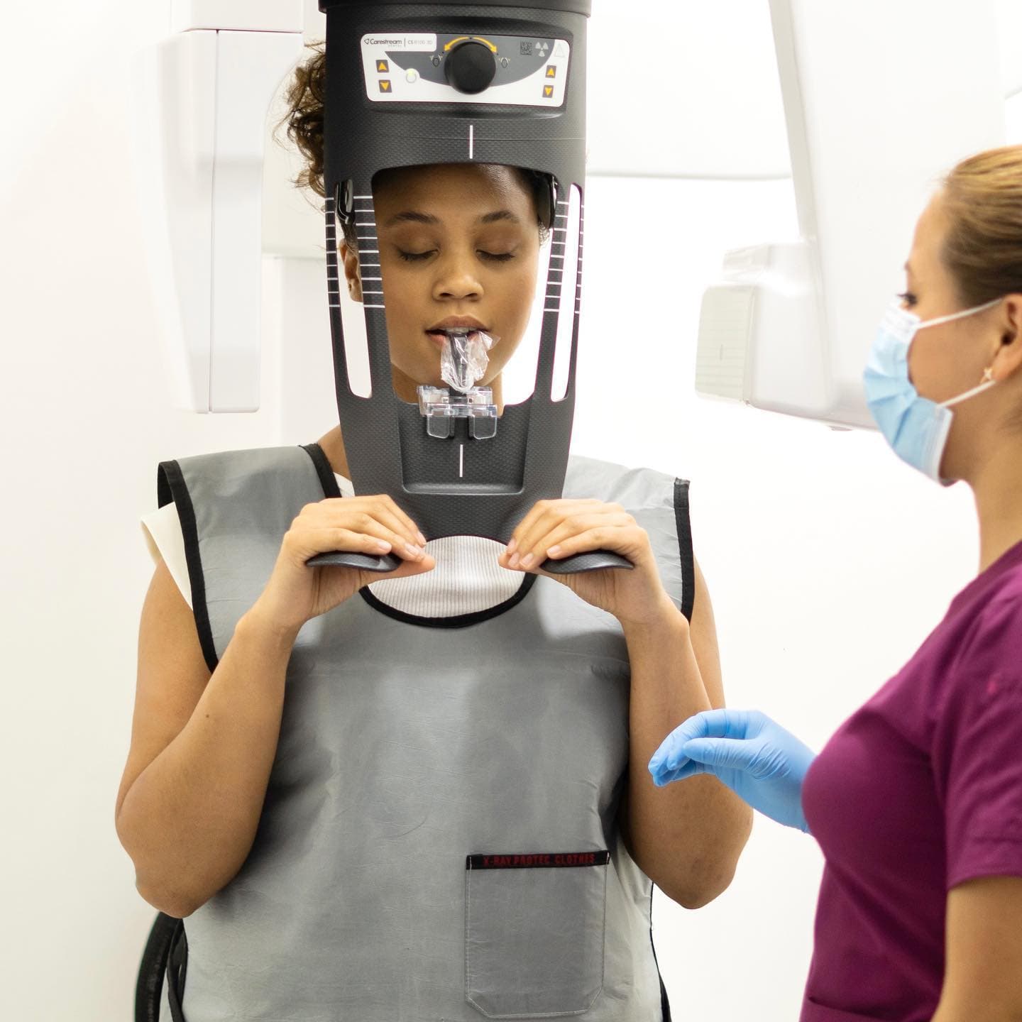 Paciente durante una valoración dental en consulta