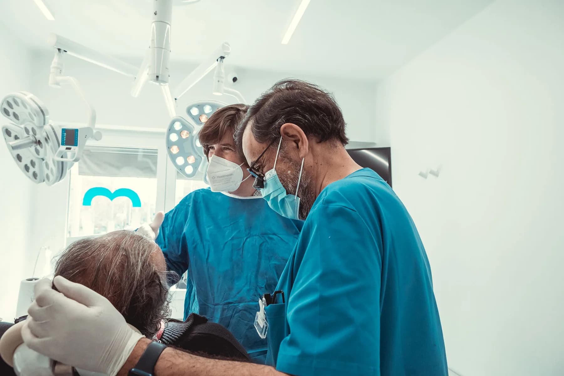 Tratamiento dental en una consulta de Clínica Doctores Romero